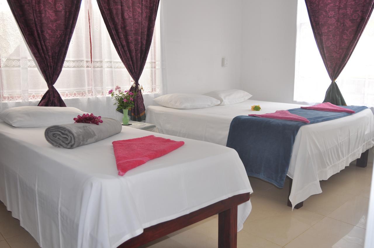 Flying Annie Moa Bed & Breakfast Neiafu Exterior photo