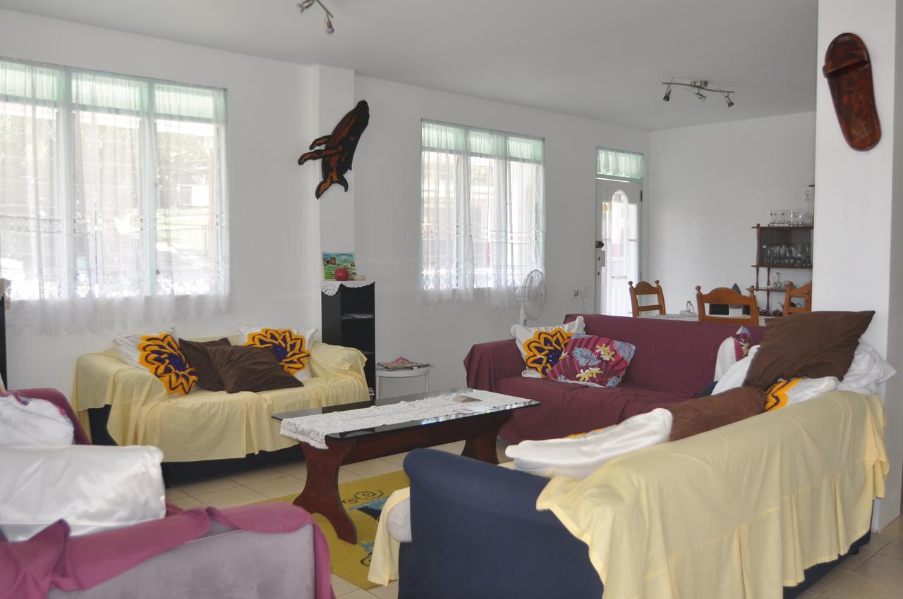 Flying Annie Moa Bed & Breakfast Neiafu Exterior photo